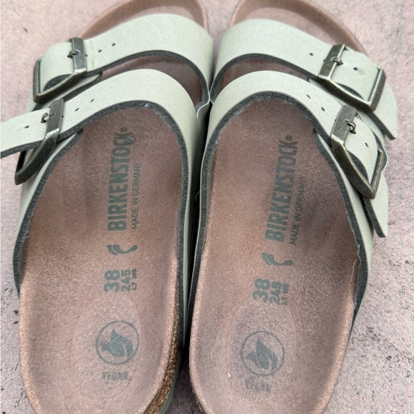 Birkenstock women’s Tan Sandals size 7.5 - Picture 2 of 6